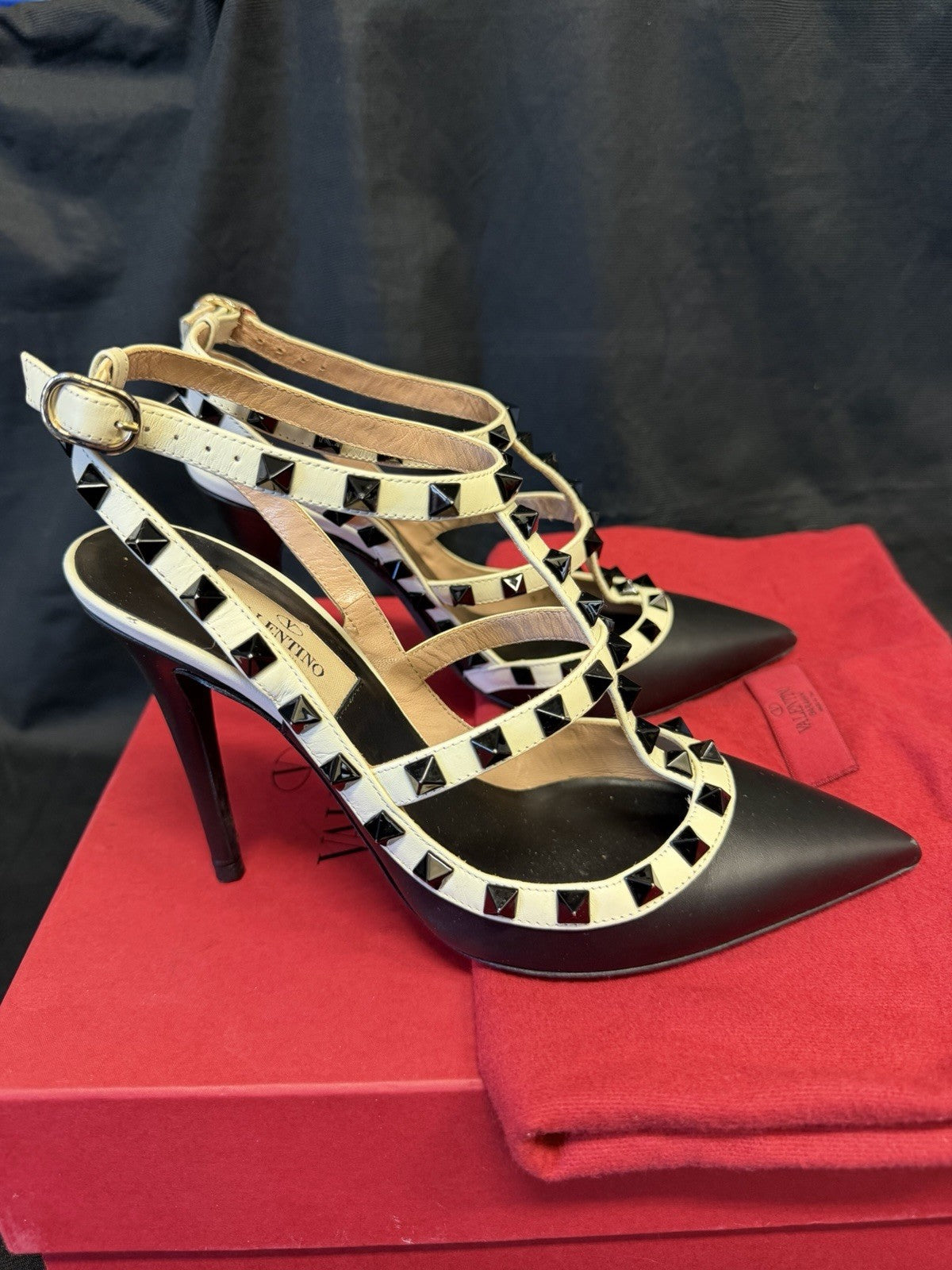 Valentino Garavani Rockstud Pumps Black/White Studded Heel Size 36 (US 6) (view 2)