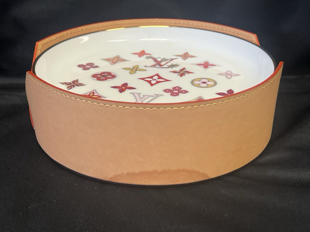 Louis Vuitton Monogram Flower Set OF 4 Small White Plates/gold Trim and Holder (view 5)