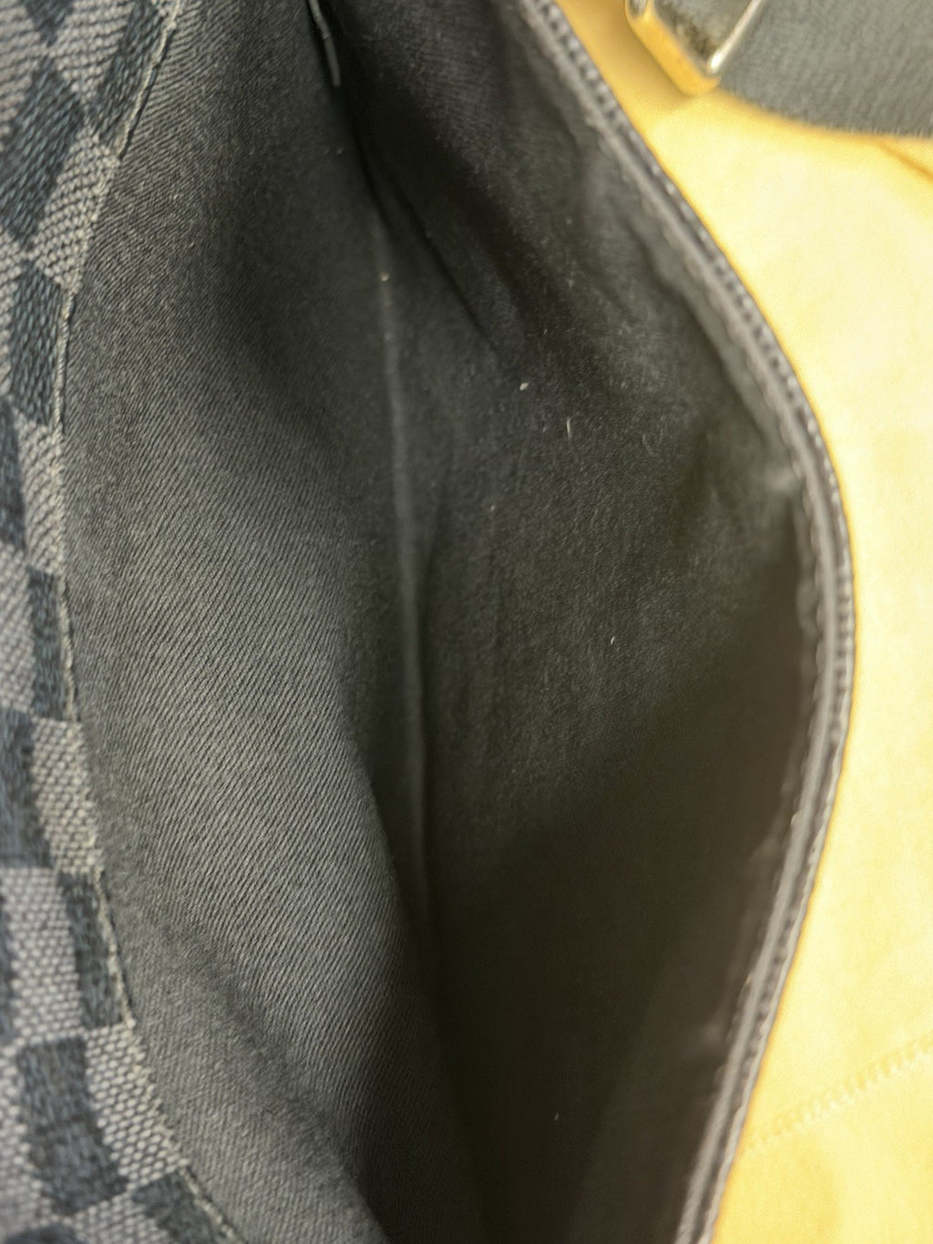 Louis Vuitton District PM Messenger Bag Damier Graphite Canvas Adjustable Strap (view 10)