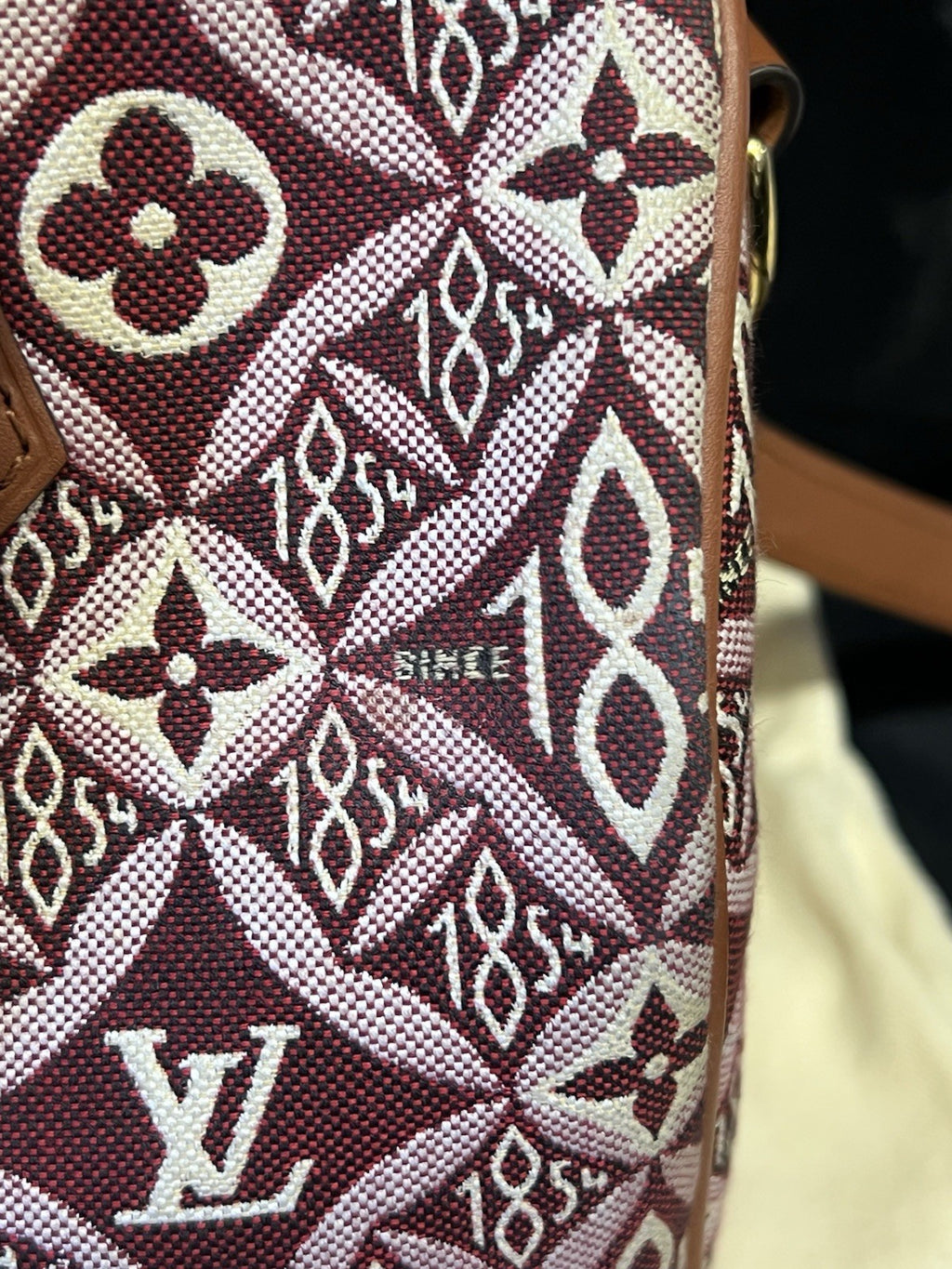 Louis Vuitton Speedy Bandouliere 25 Burgundy Jacquard 1854 Limited Edition (view 14)
