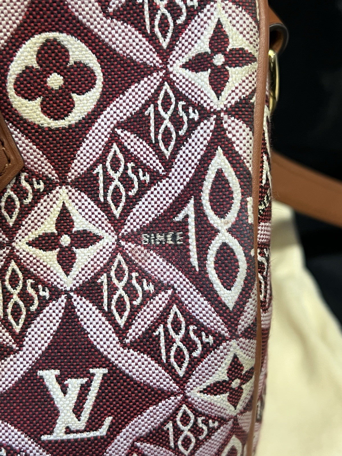 Louis Vuitton Speedy Bandouliere 25 Burgundy Jacquard 1854 Limited Edition (view 14)