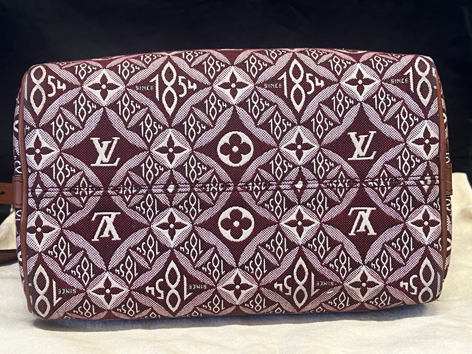 LOUIS VUITTON SPEEDY BANDOULIERE 25 BURGUNDY JACQUARD 1854 LIMITED EDITION — view 5