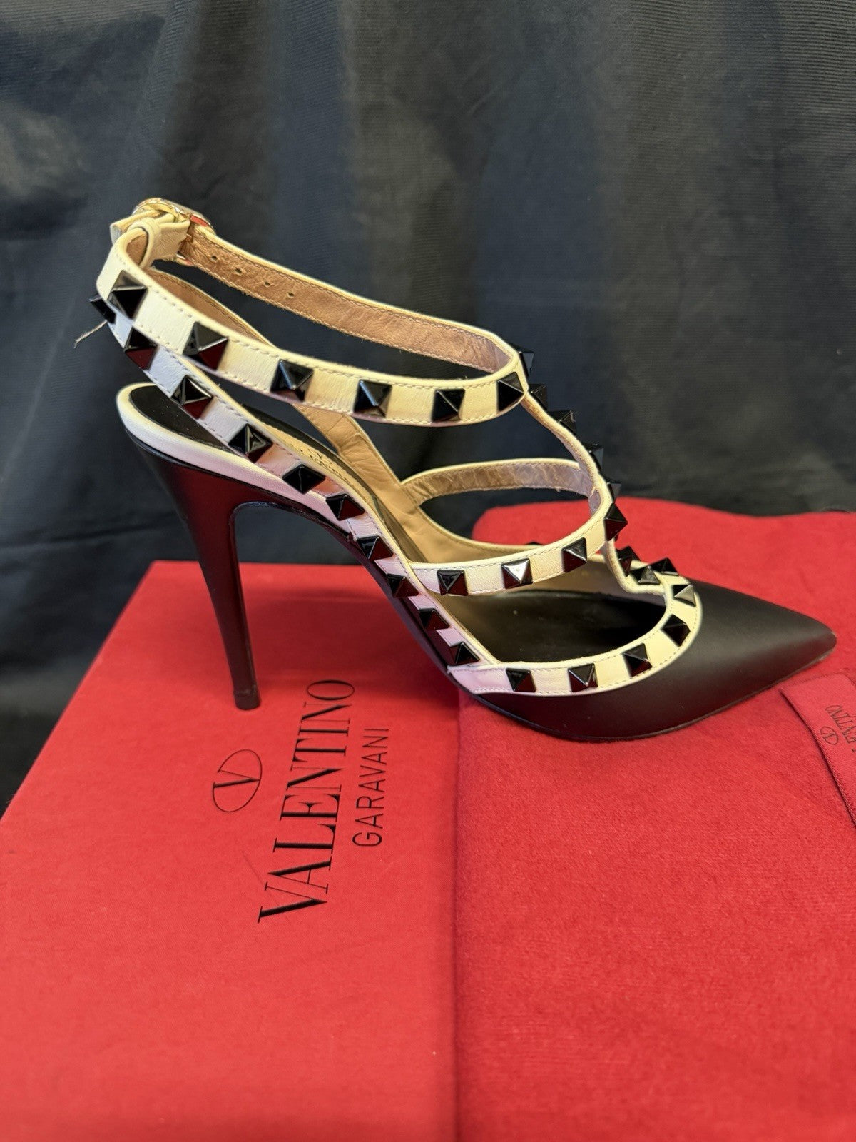 Valentino Garavani Rockstud Pumps Black/White Studded Heel Size 36 (US 6) (view 5)