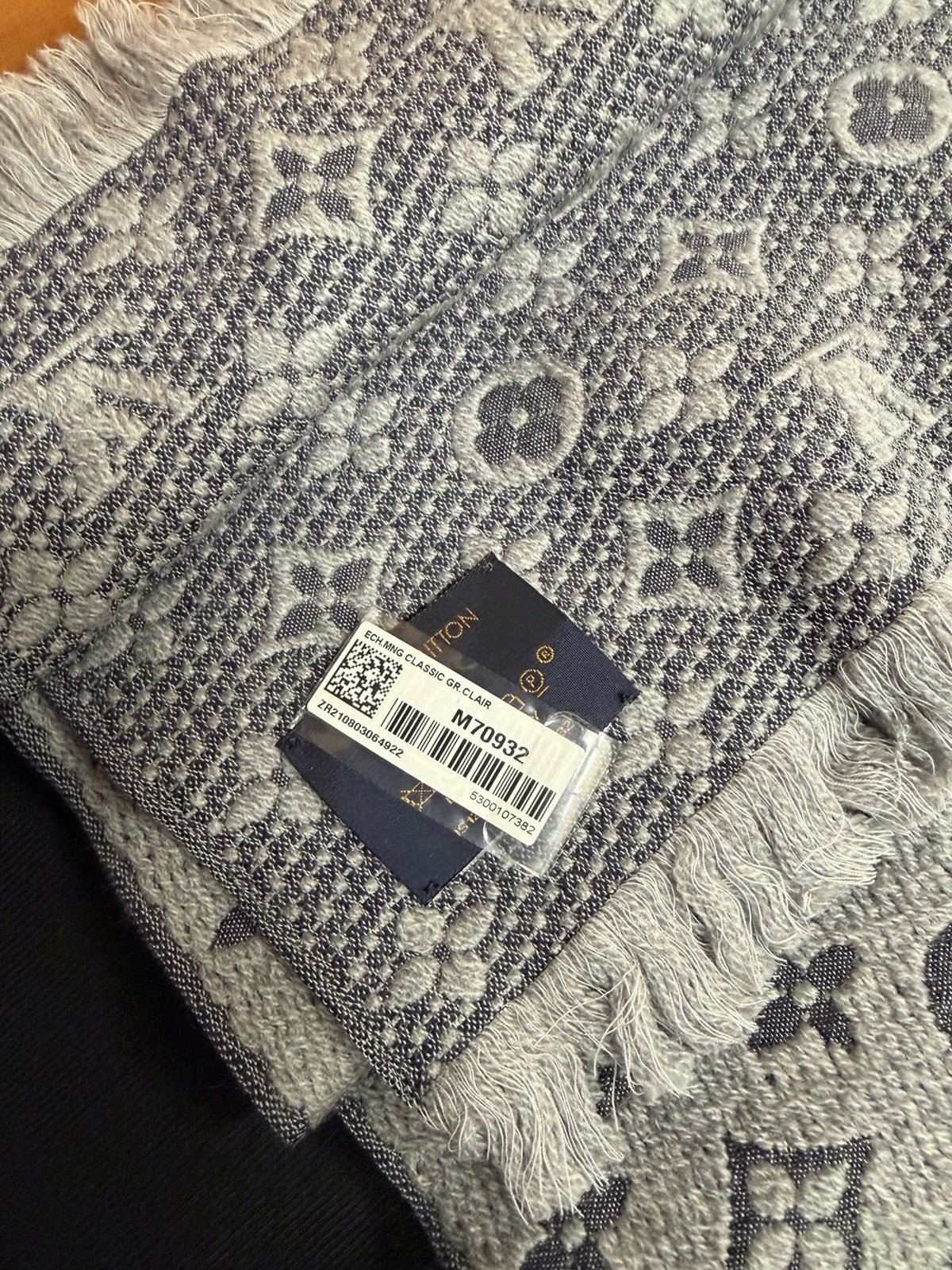 Louis Vuitton Monogram Classic Scarf Wool Jacquard Light Grey M70932 (view 7)
