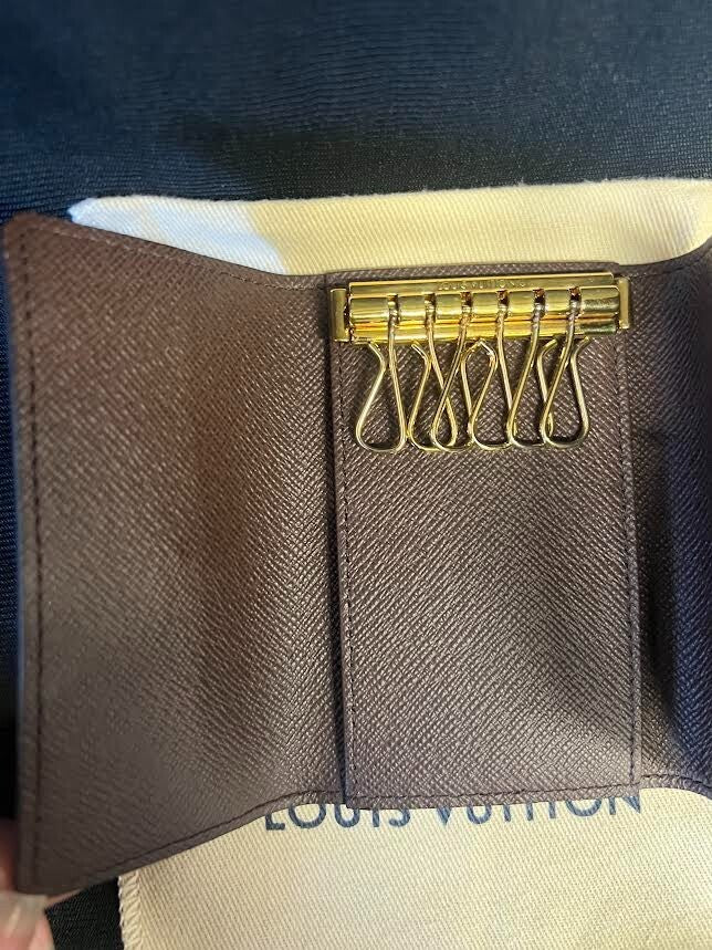 Louis Vuitton Damier Ebene 6 Key Holder (view 9)