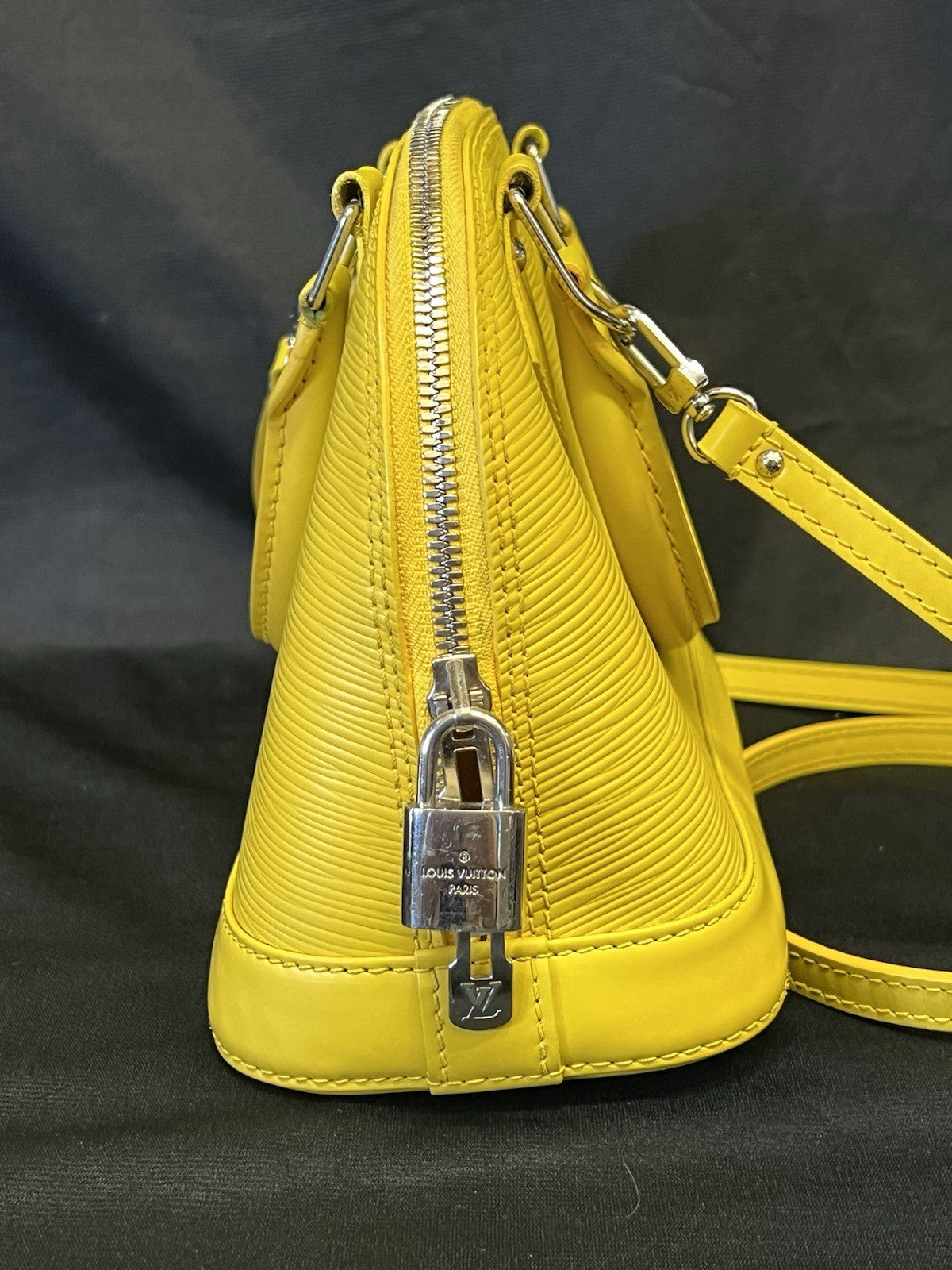 LOUIS VUITTON ALMA BB YELLOW LEATHER TOP HANDLE BAG REMOVABLE SHOULDER STRAP — view 2