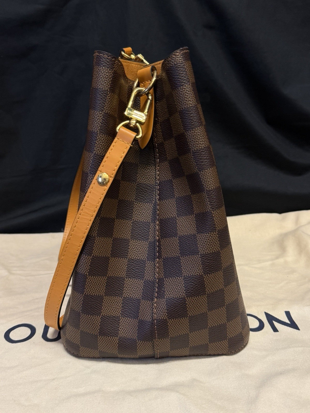 Louis Vuitton Damier Ebene Neonoe MM Safran Classic Bucket Shoulder Bag — view 4