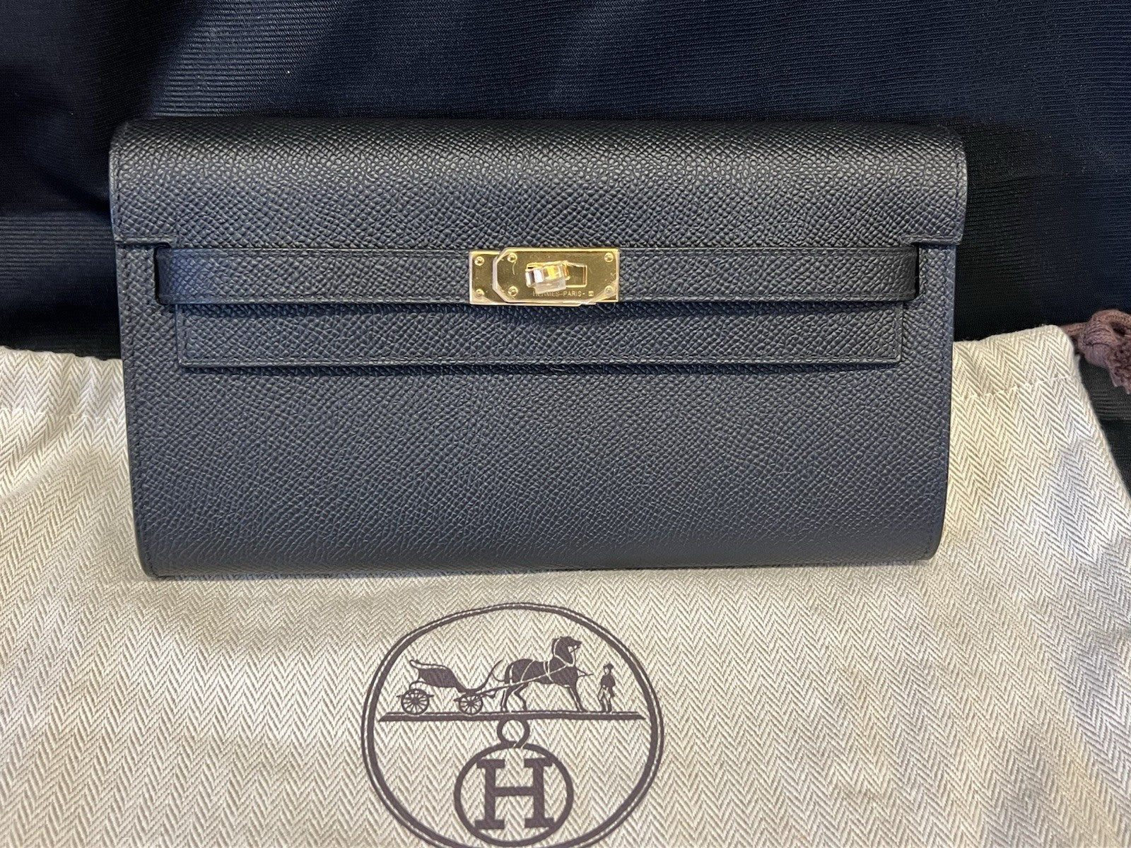 HERMÈS HERMES BLACK EPSOM KELLY TO GO, GOLD HARDWEAR, REMOVABLE STRAP, DUST BAGS, BOX — Certified Authentic | San Diego Jewel