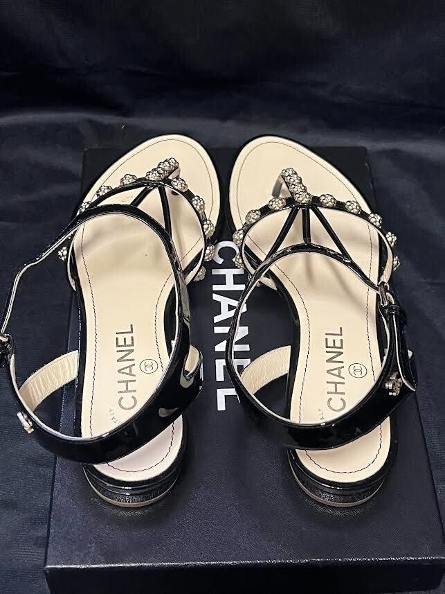 Chanel Sandals Interlocking CC Logo Patent Leather Gladiator 94305 Black (view 7)