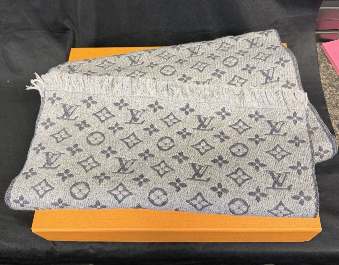 Louis Vuitton Monogram Classic Scarf Wool Jacquard Light Grey M709324