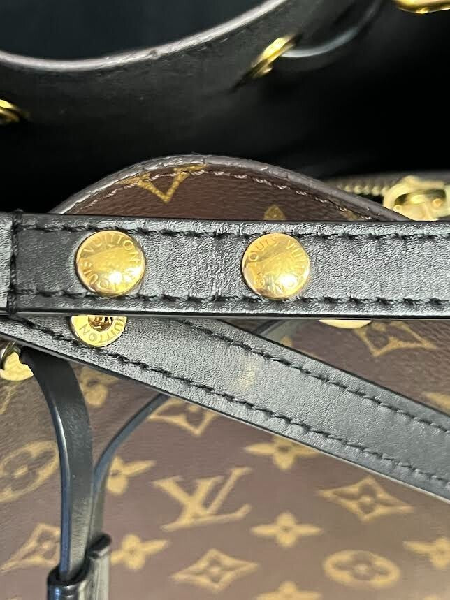 Louis Vuitton Neonoe MM Black Monogram M44020 Drawstring Bucket Bag (view 17)