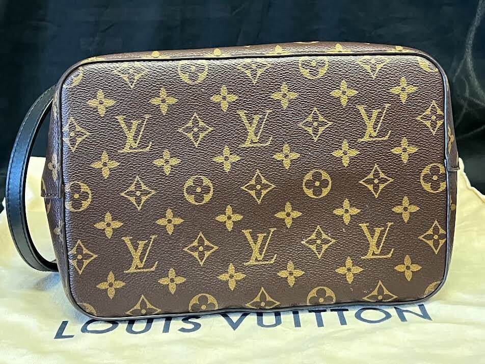 Louis Vuitton Neonoe MM Black Monogram M44020 Drawstring Bucket Bag (view 11)