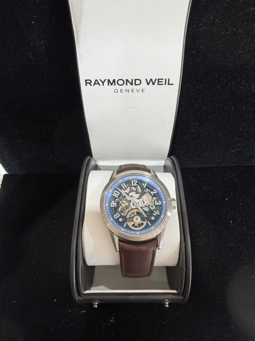 Raymond Weil Freelancer Automatic Blue Dial 2875-TIR-05500 Brown Leather USA LE (view 15)