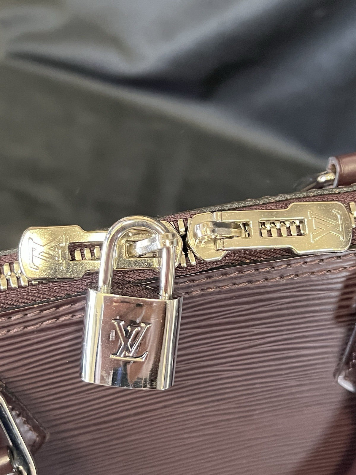 LOUIS VUITTON ALMA PM EPI LEATHER TOP HANDLE BAG LOCK, CLOCHETTE, KEY PLUM — view 2