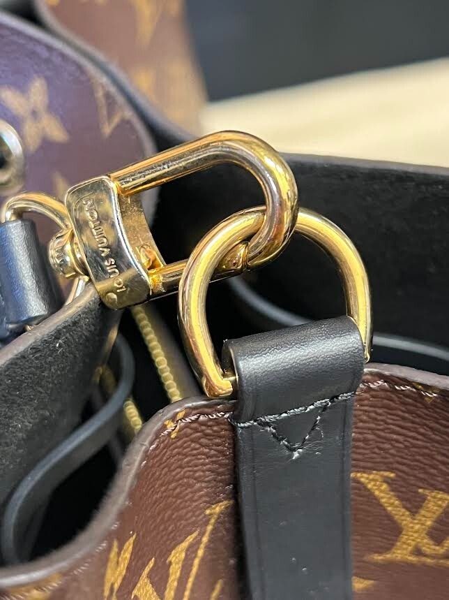 Louis Vuitton Neonoe MM Black Monogram M44020 Drawstring Bucket Bag (view 16)
