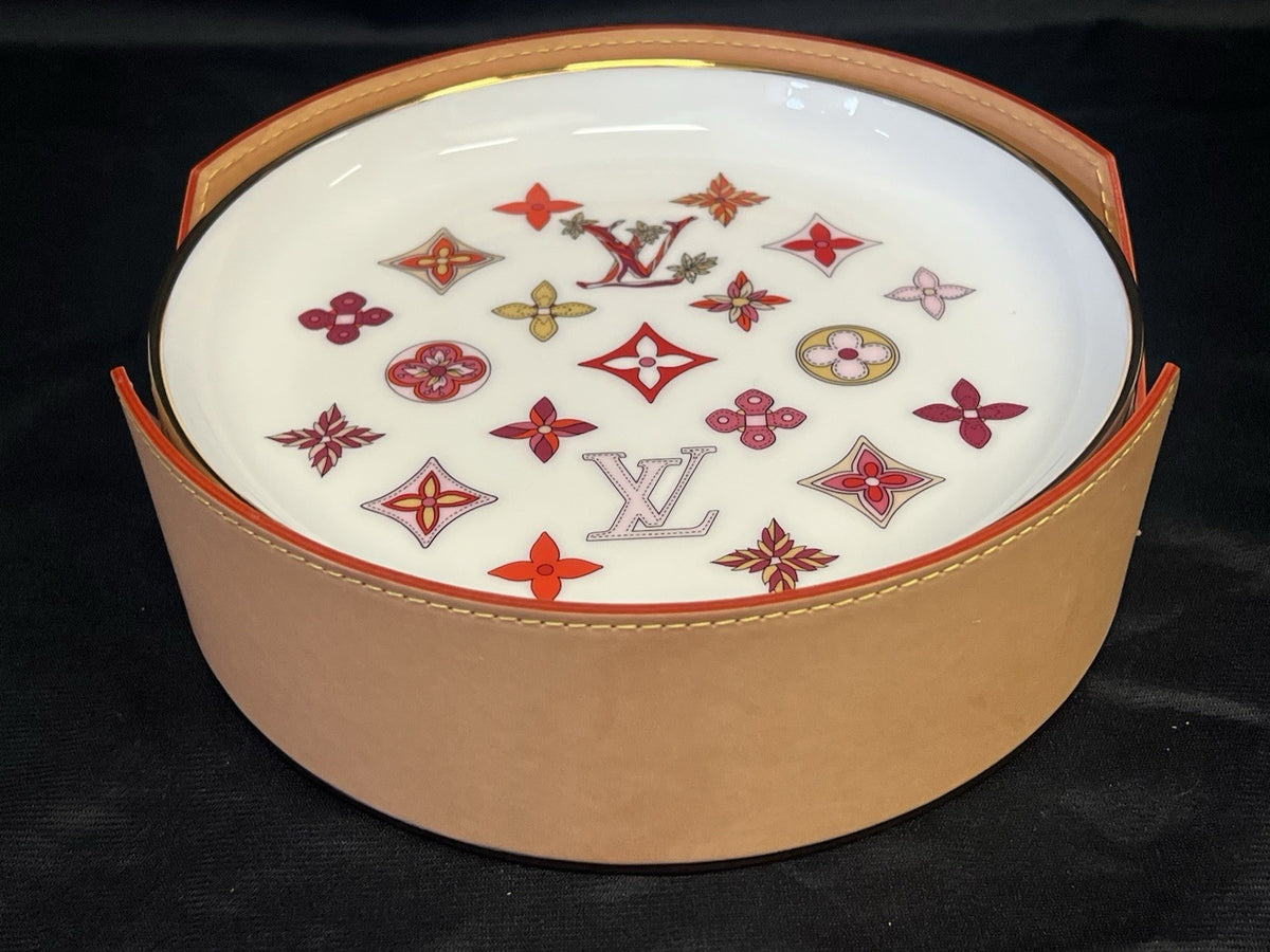 Louis Vuitton Monogram Floral Set OF 4 Small White Plates/gold Trim and Holder (view 1)
