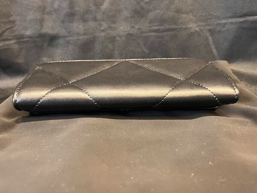 Chanel 19 Flap Interlocking CC Logo Wallet Black Quilted Lambskin (view 3)