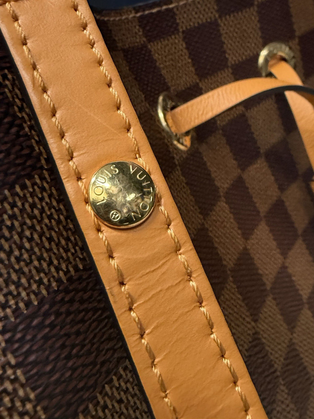 Louis Vuitton Damier Ebene Neonoe MM Safran Classic Bucket Shoulder Bag (view 10)
