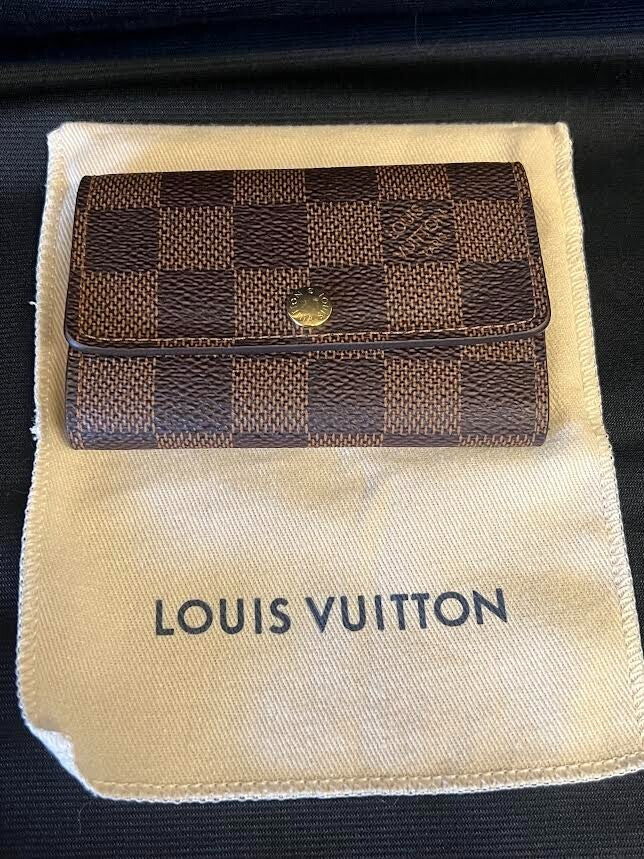 Louis Vuitton Damier Ebene 6 Key Holder0