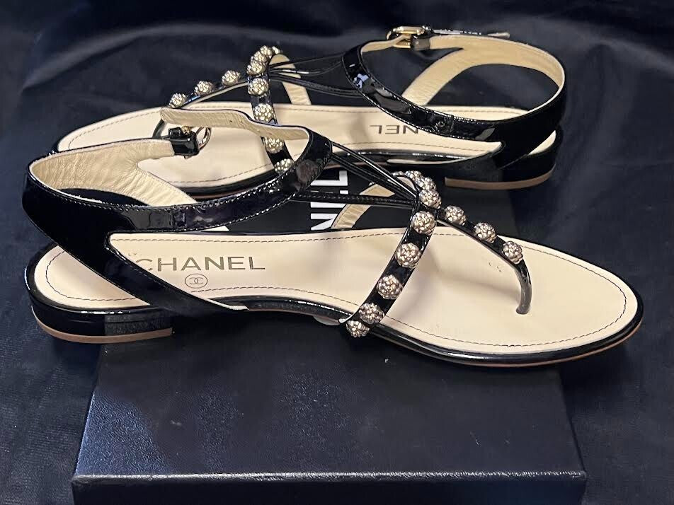 Chanel Sandals Interlocking CC Logo Patent Leather Gladiator 94305 Black (view 6)