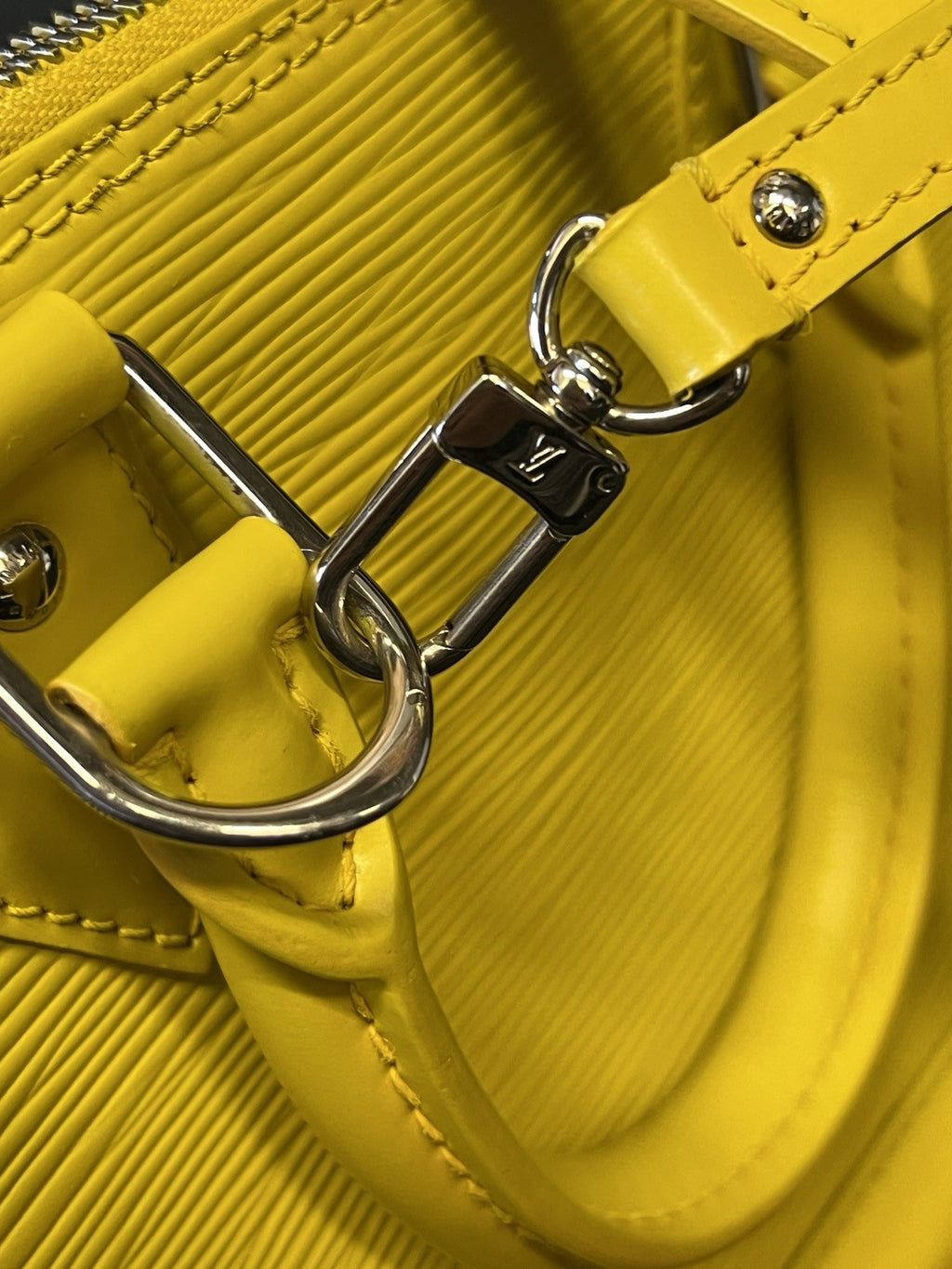 Louis Vuitton Alma BB Yellow Leather Top Handle Bag Removable Shoulder Strap (view 11)