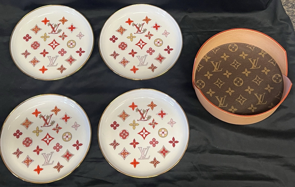 Louis Vuitton Monogram Floral Set OF 4 Small White Plates/gold Trim and Holder (view 3)