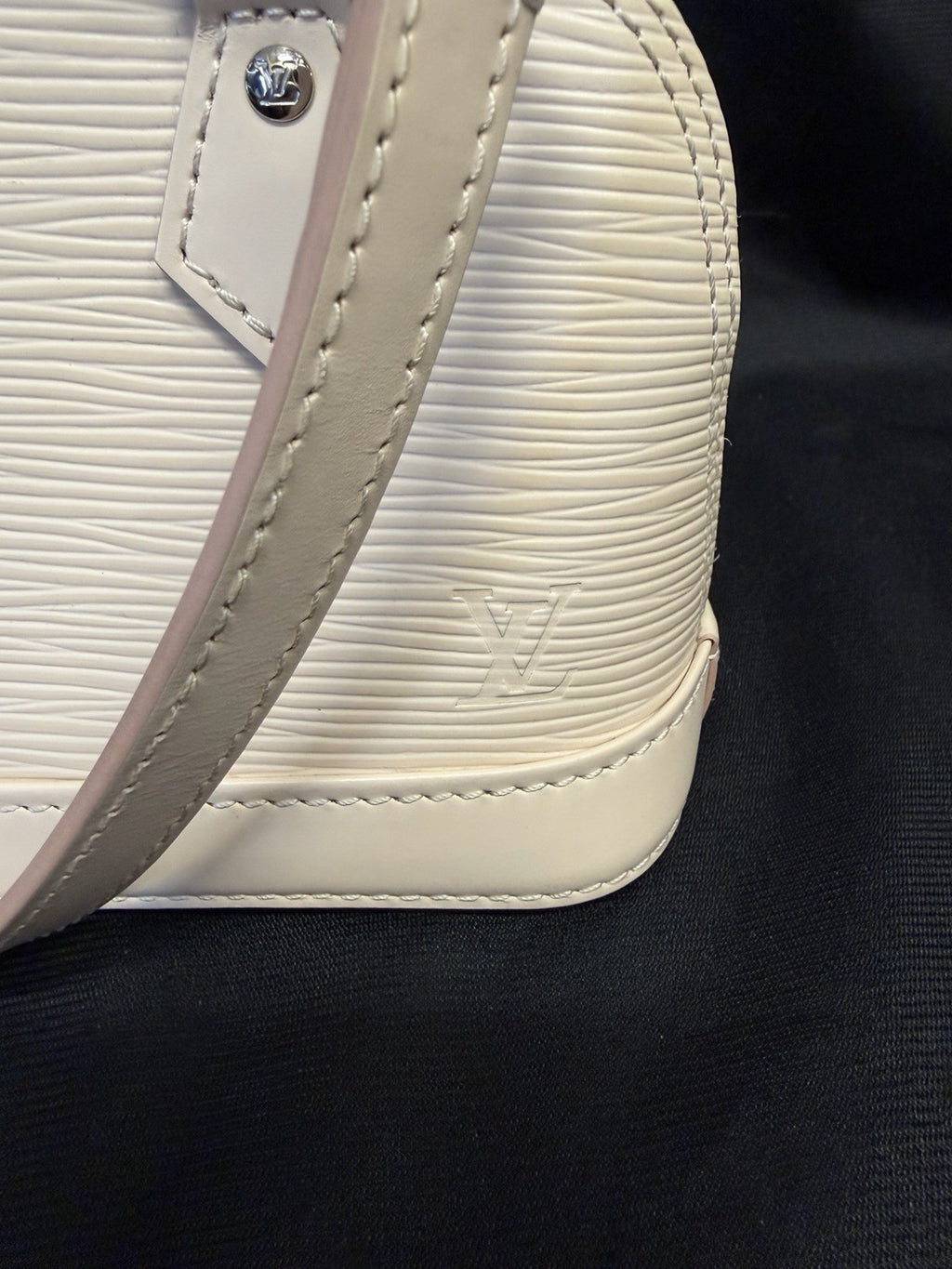Louis Vuitton Nano Alma Epi Leather Quartz (Cream/Beige) Crossbody Handbag (view 11)
