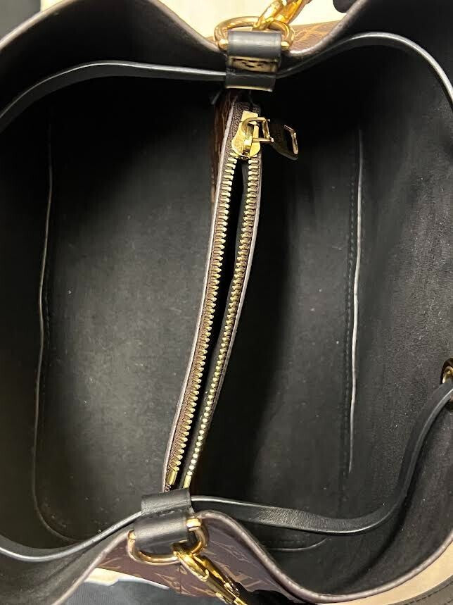 Louis Vuitton Neonoe MM Black Monogram M44020 Drawstring Bucket Bag (view 12)