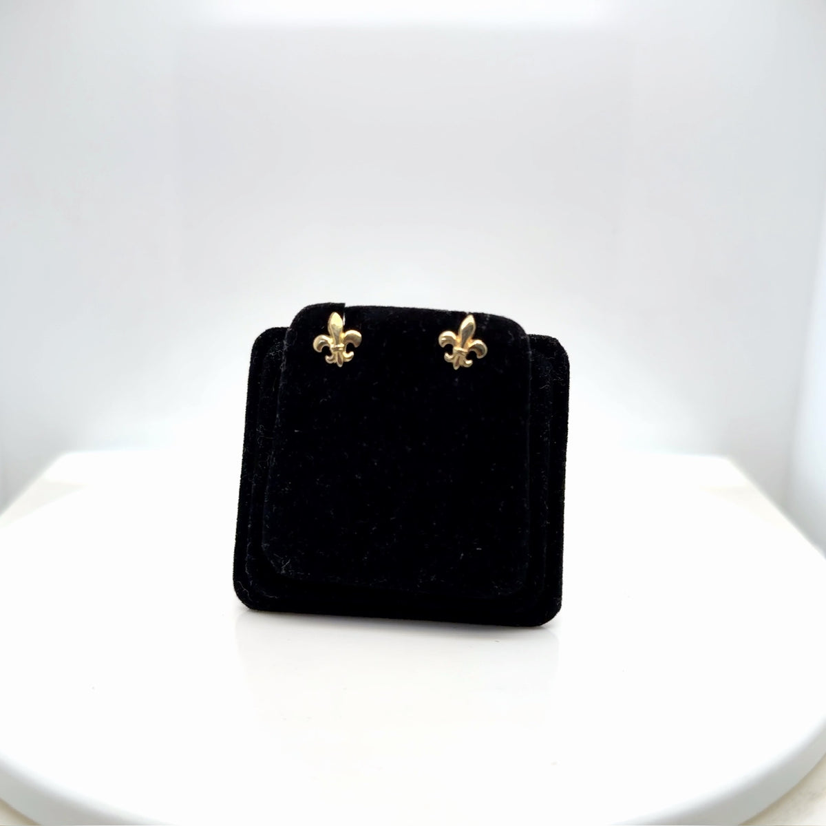 14K Yellow Gold Fleur-de-Lis Stud Earrings, Pre-Owned Fine Jewelry