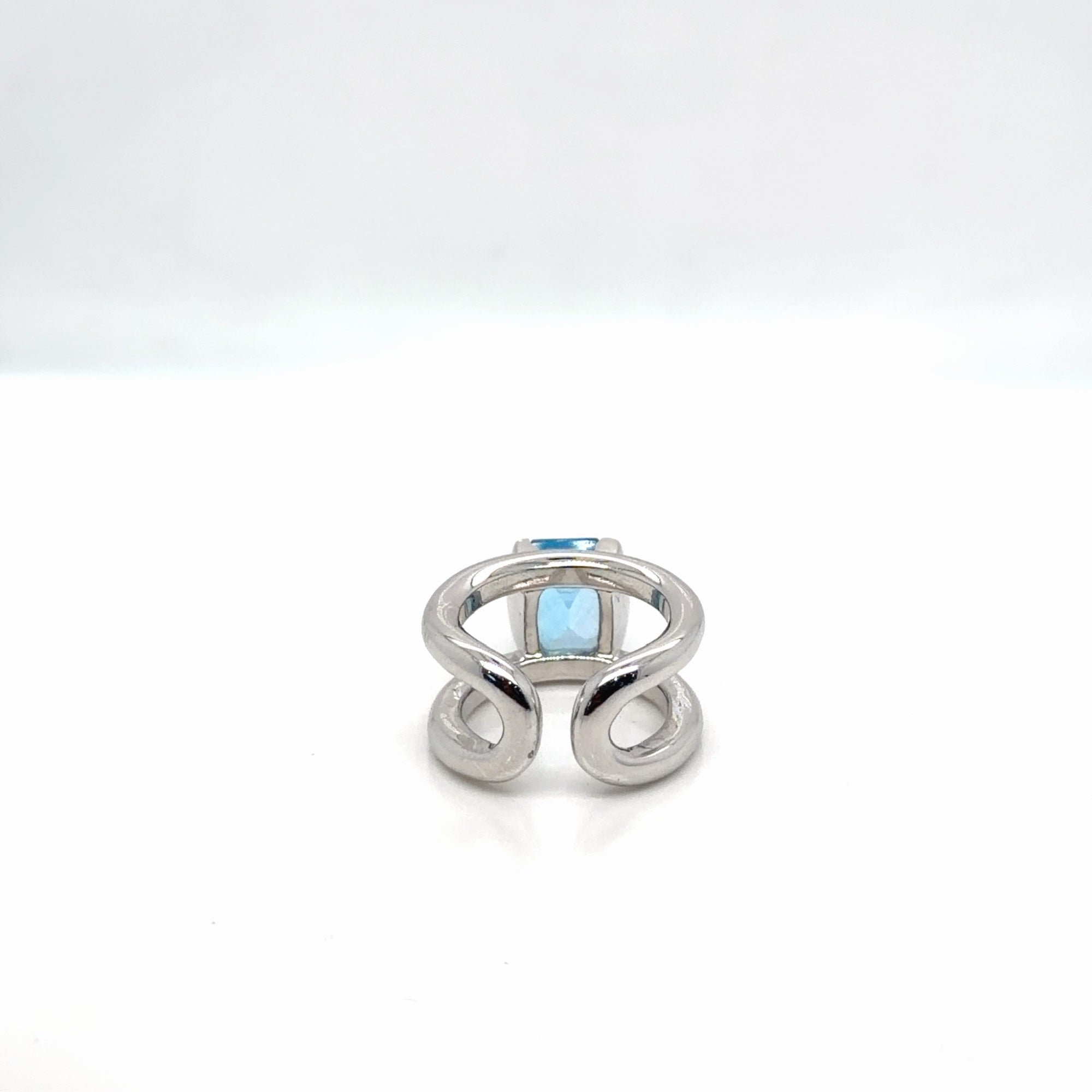 18K White Gold Blue Topaz Cushion Solitaire Cocktail Ring Size 4.5 (view 3)