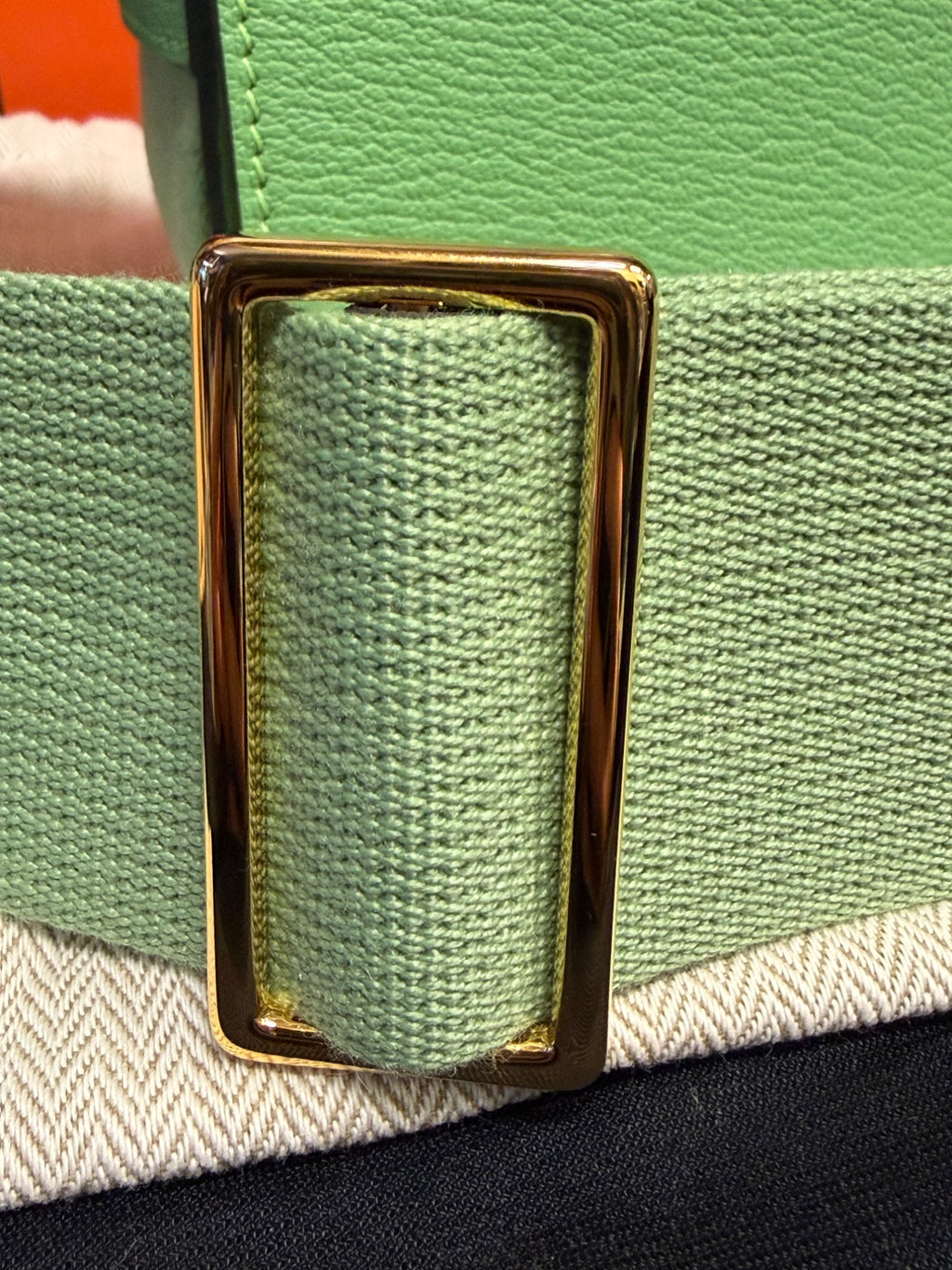 Hermès Geta Bag Chèvre Mysore Vert Criquet Gold Hardware 8" Pre-Owned (view 11)