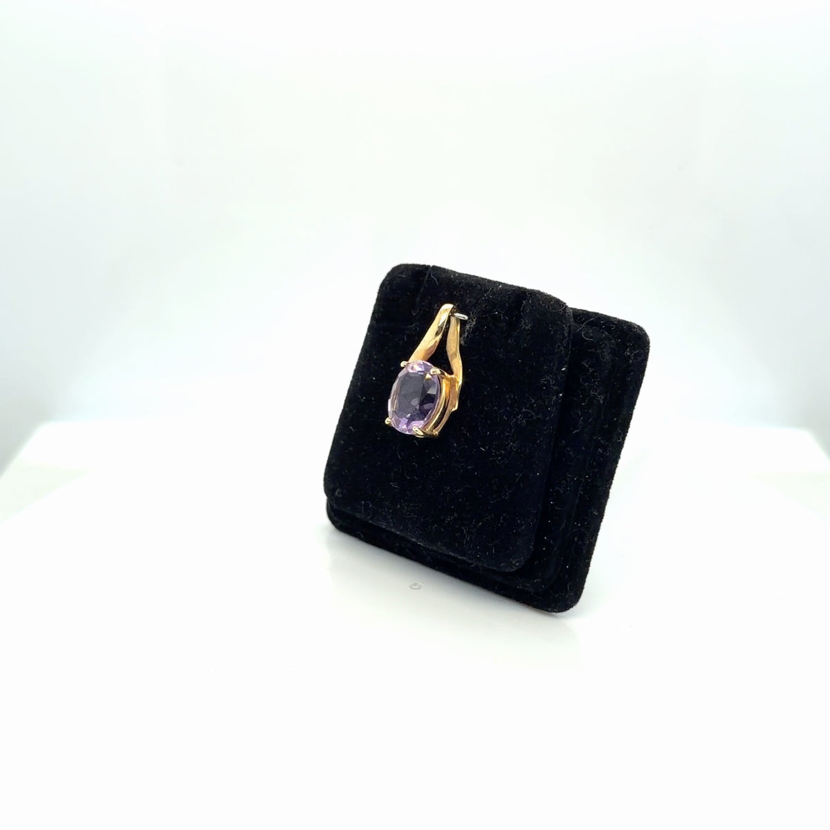 14K Yellow Gold Oval Amethyst Solitaire Pendant, Pre-Owned Fine (view 3)
