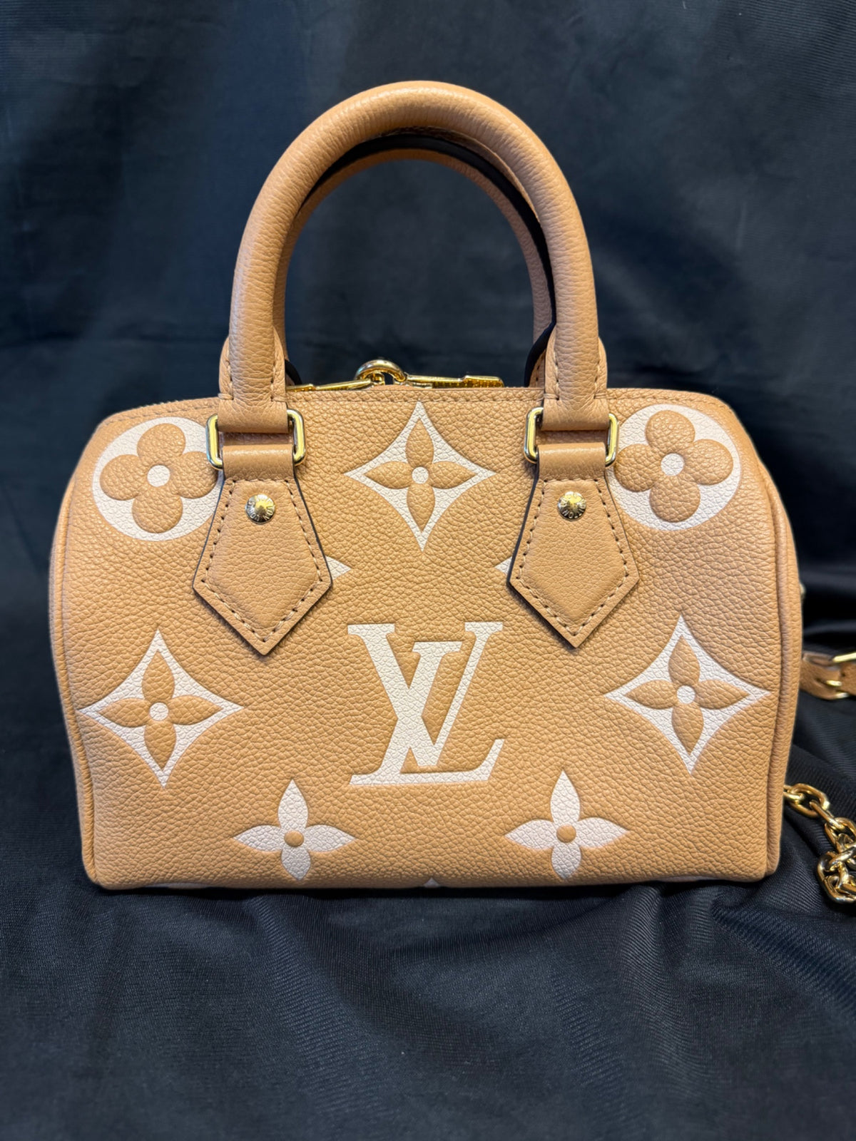 Louis Vuitton Speedy Bandouliere 20 Bi-Color Monogram Empreinte Caramel (view 4)