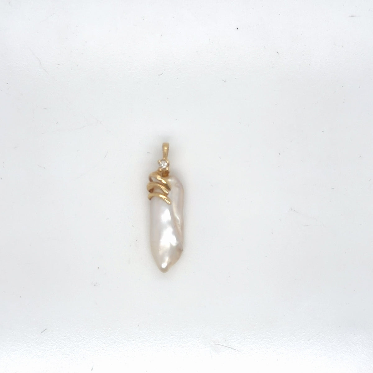 14K Yellow Gold Baroque Pearl Diamond Pendant Natural 0.03 Ctw