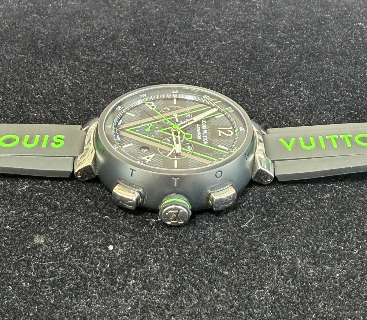 Louis Vuitton Tambour Damier Graphite Race Chronograph Watch QA130 46mm (view 5)