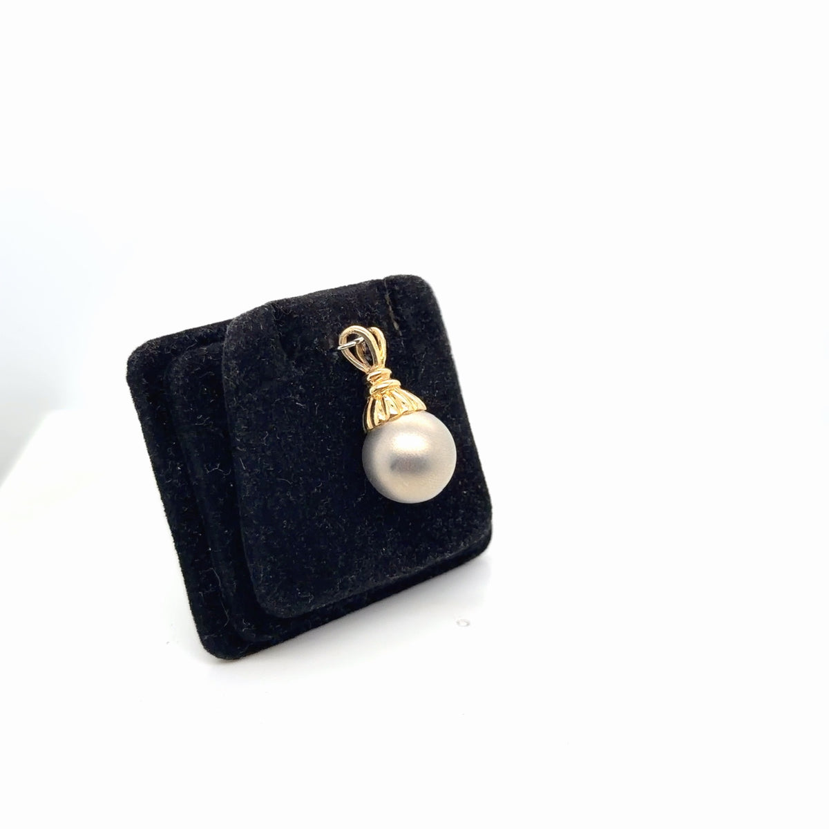Pearl Pendant 14K Yellow Gold Tahitian Pearl Fluted Cap (view 3)