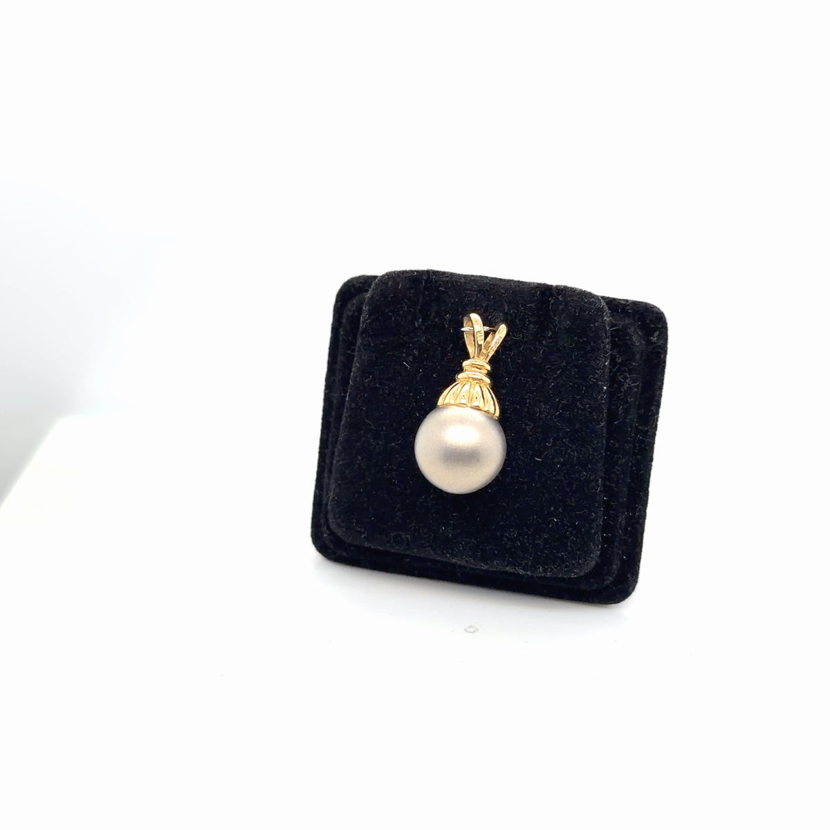 Pearl Pendant 14K Yellow Gold Tahitian Pearl Fluted Cap (view 2)