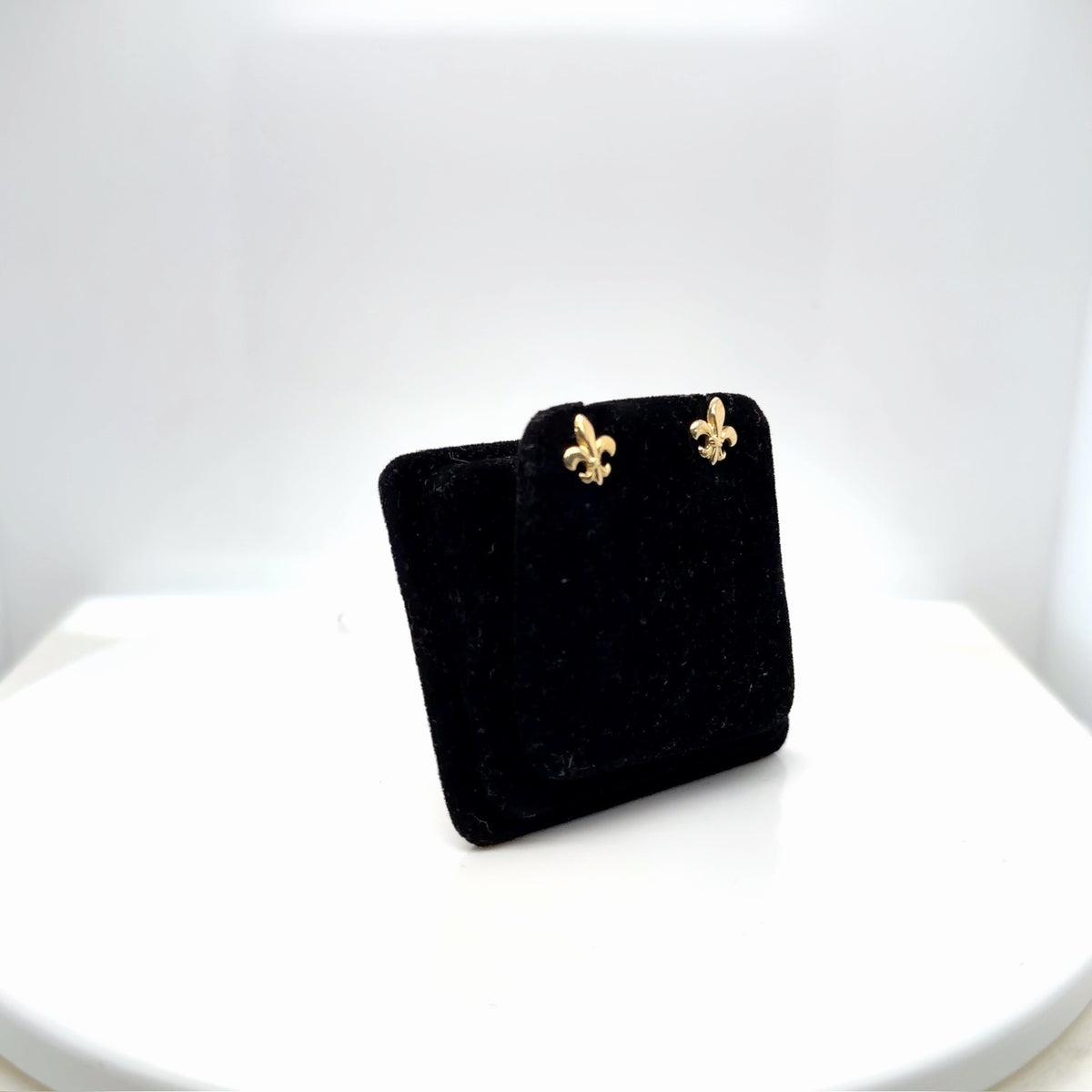 14K Yellow Gold Fleur-de-Lis Stud Earrings, Pre-Owned Fine Jewelry (view 2)