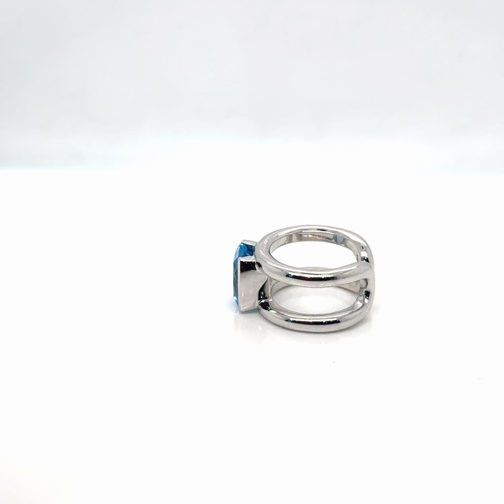 18K White Gold Blue Topaz Cushion Solitaire Cocktail Ring Size 4.5 (view 4)