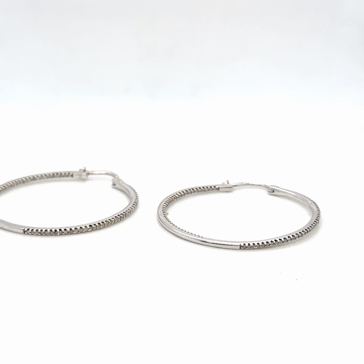 14K White Gold Natural Diamond Hoop Earrings 1.00 ctw I/I1 (view 4)