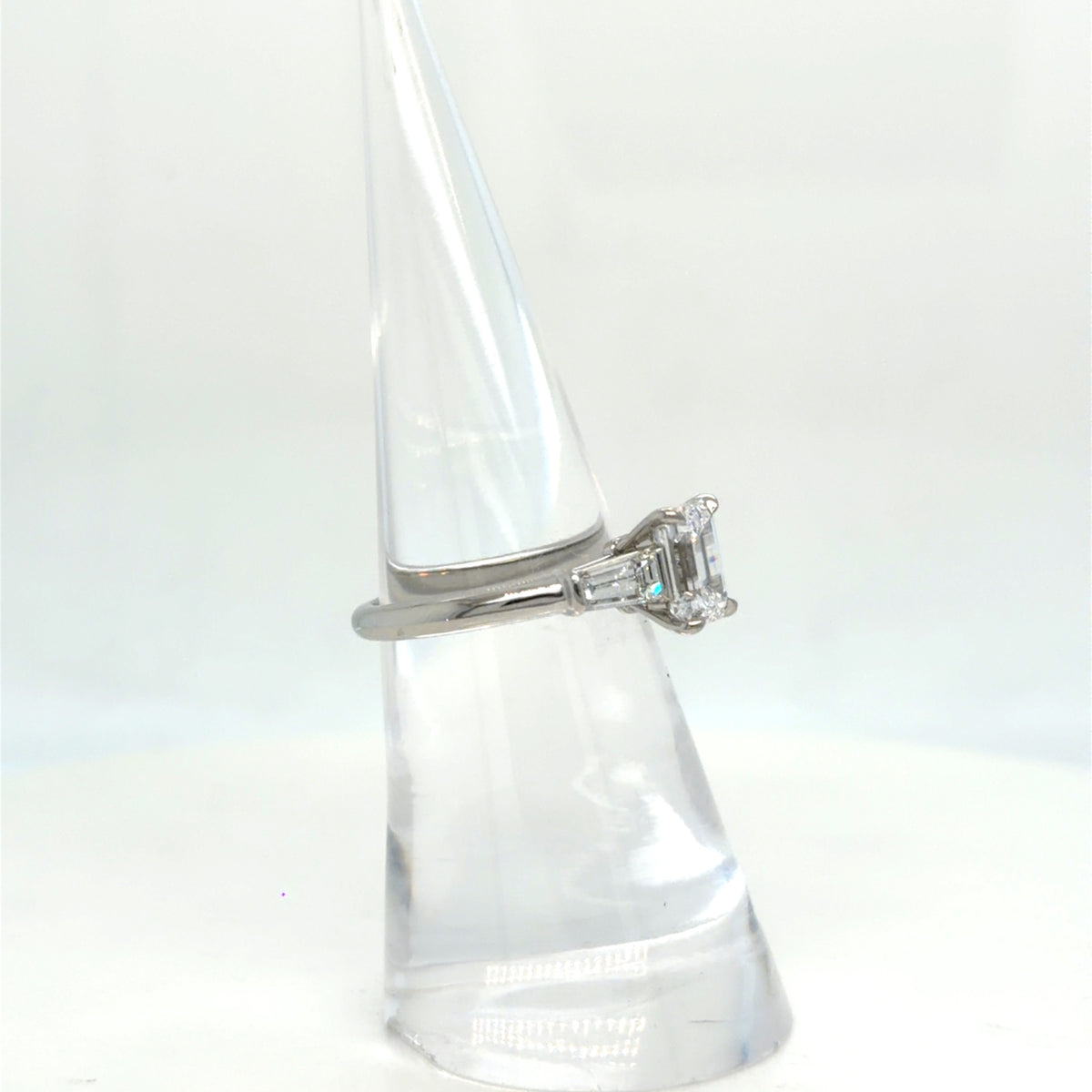 Tiffany & Co. Platinum 1.53ct Emerald Cut Diamond 2.11ctwa Ring Size 6 (view 4)