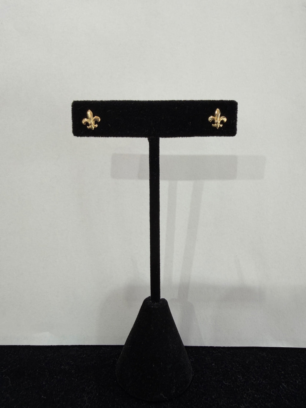 14K Yellow Gold Fleur-de-Lis Stud Earrings, Pre-Owned Fine Jewelry (view 3)