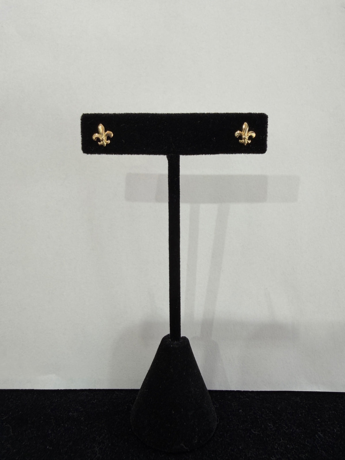 14K Yellow Gold Fleur-de-Lis Stud Earrings, Pre-Owned Fine Jewelry (view 3)