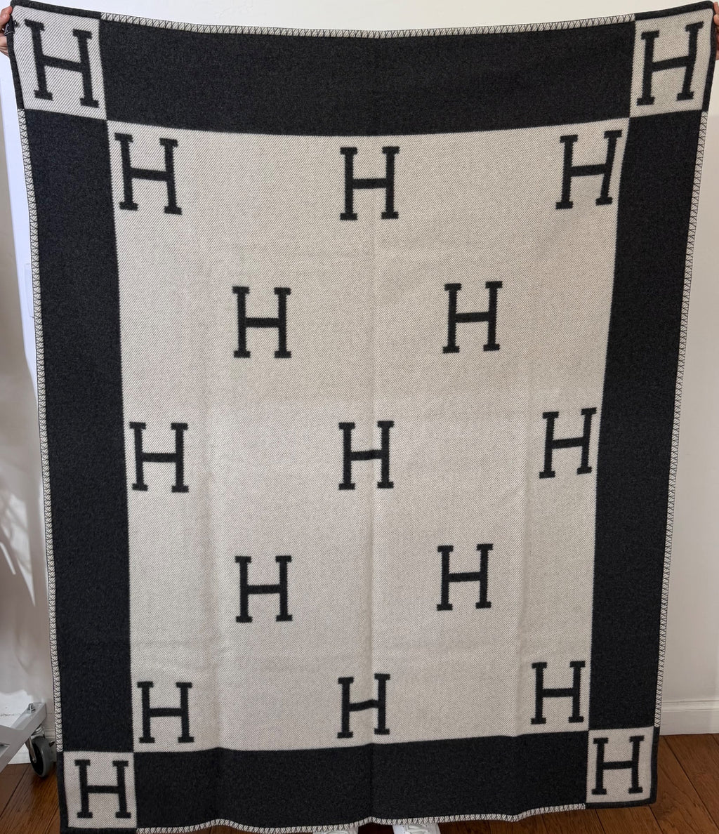 Hermès Avalon Throw Blanket Ecru Gris Foncé Wool Cashmere 53x67